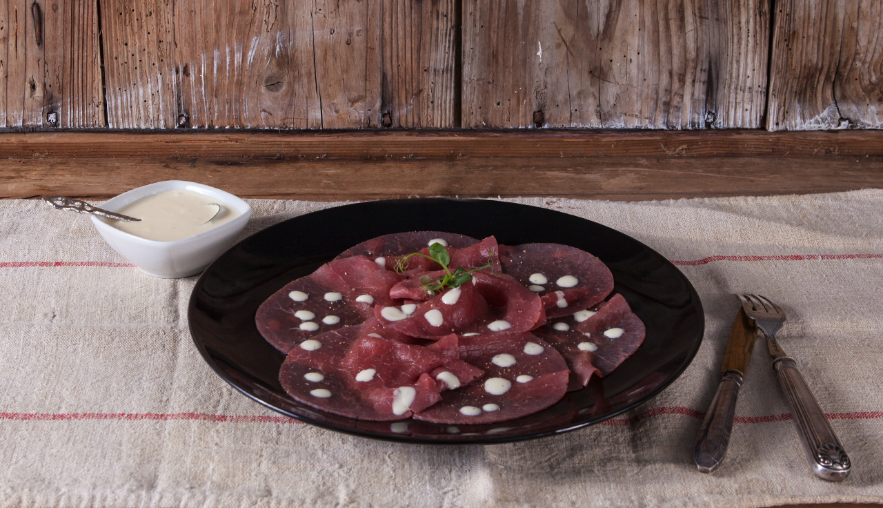 Carpaccio di Carne Salada con salsa omaggio a Cipriani