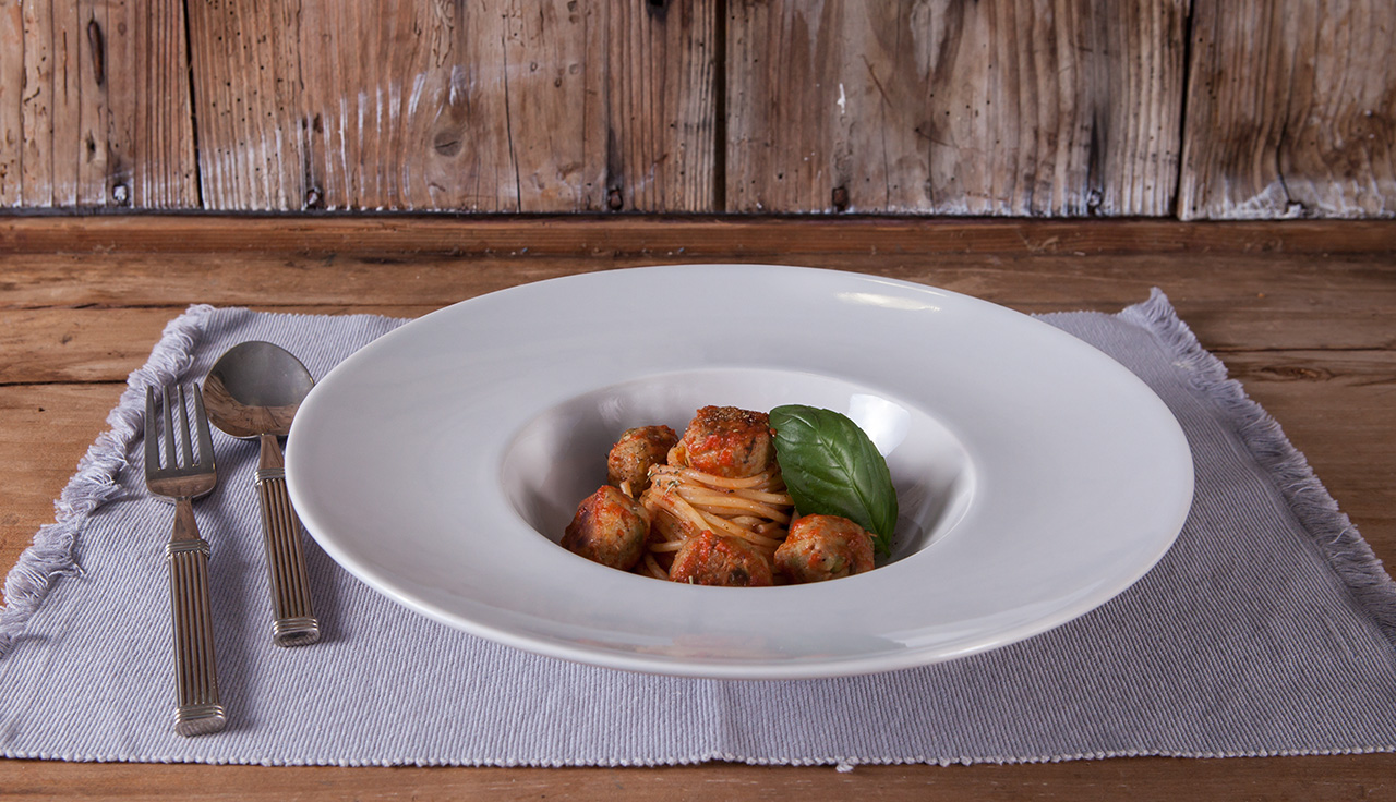 Spaghetti con Polpettine di Vitello e Verdure al sugo